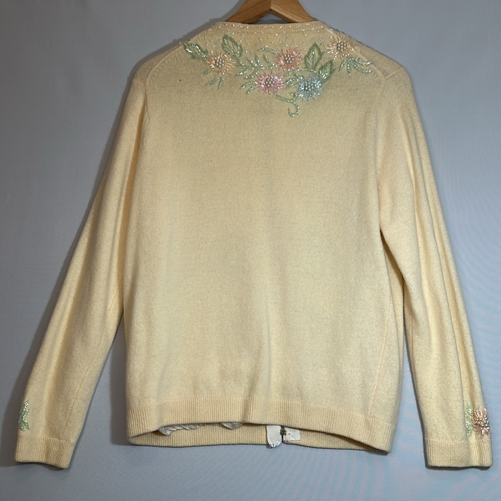 Vintage 1960’s Women’s Size L Angora Wool Beaded Floral Sweater Cardigan Lined - Picture 4 of 16